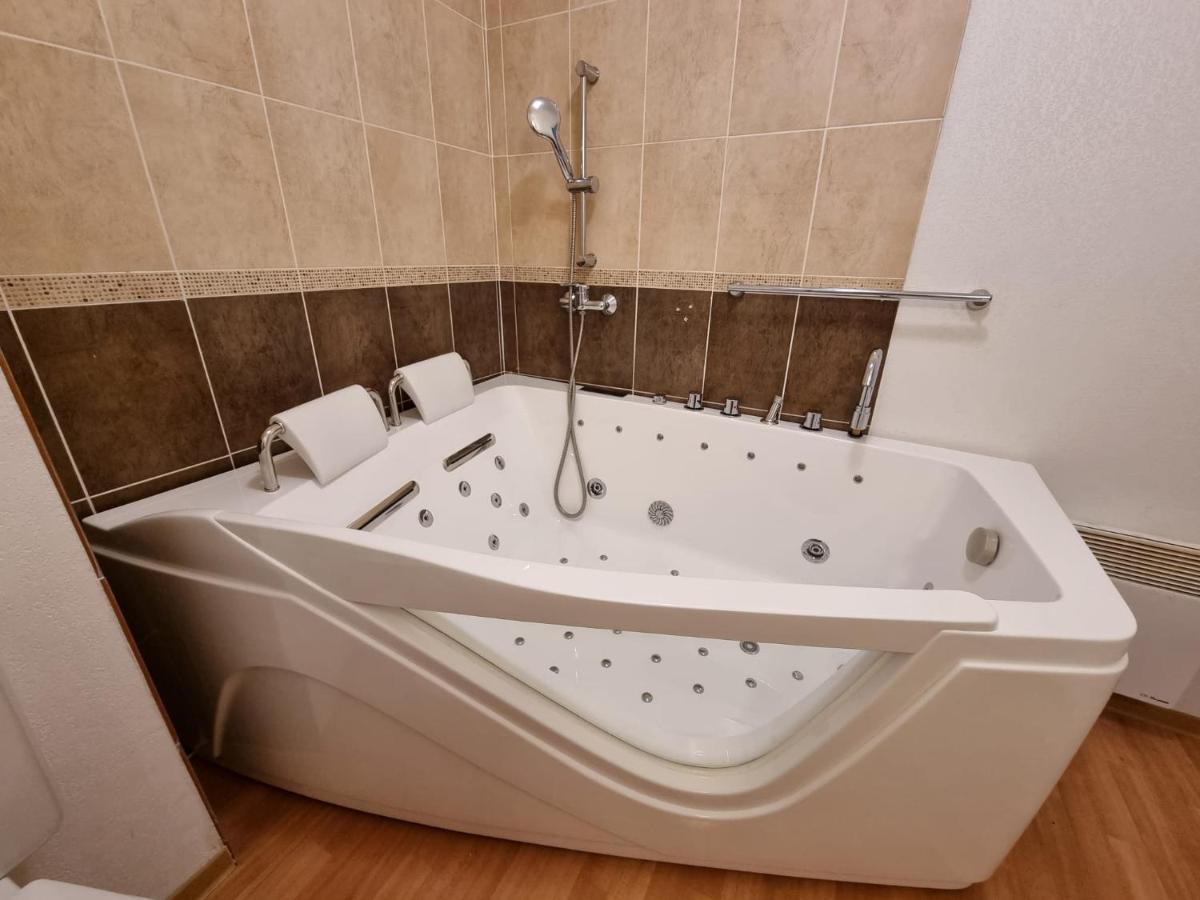 Les Orres 1800 Appartement 4 P Jacuzzi Balneo Prive Vue Piste Piscine Residence Exterior photo